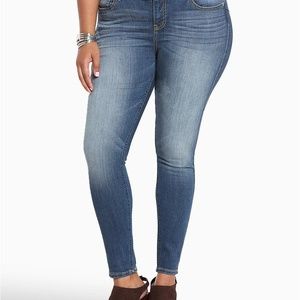Torrid Bombshell skinny jeans sz 12